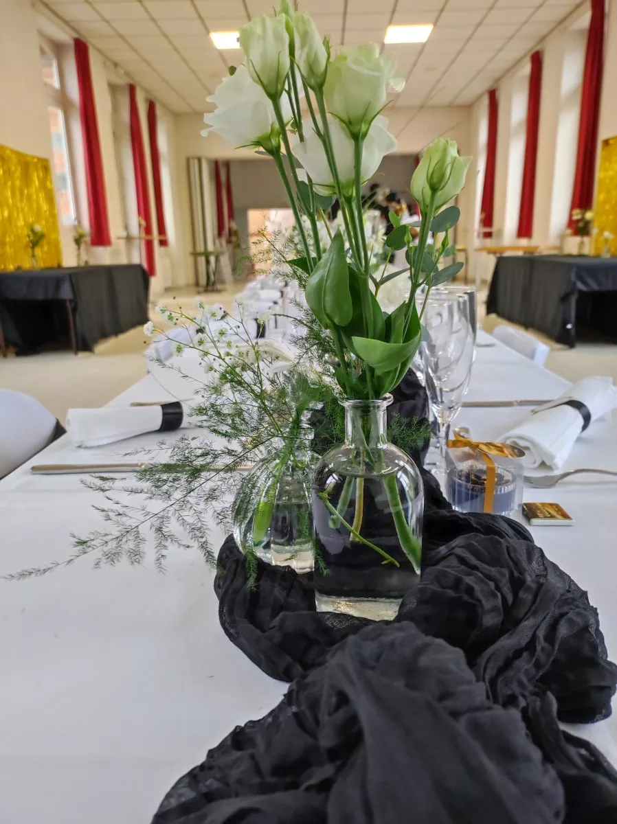 Soliflore bouteille Jasmin avec fleurs fraîches