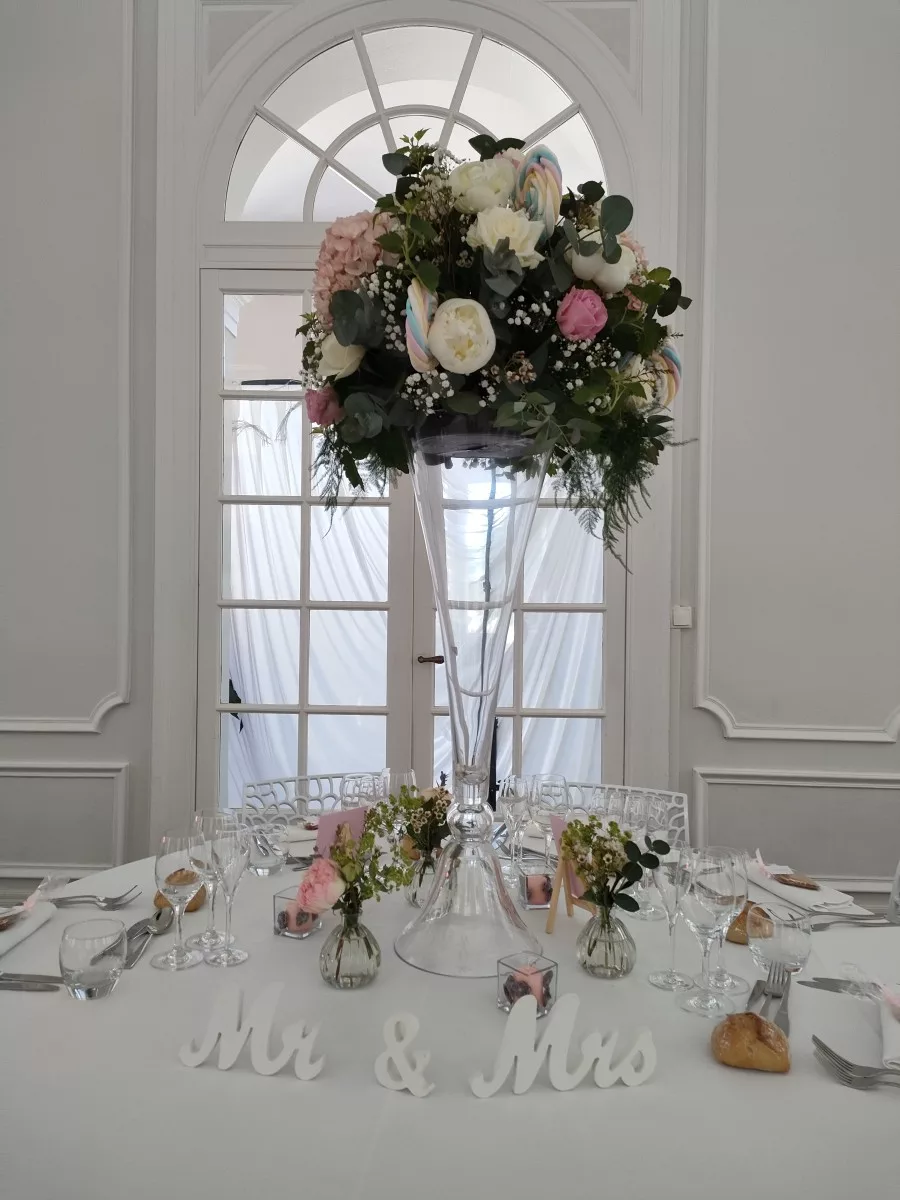 Vase clarinette avec composition florale